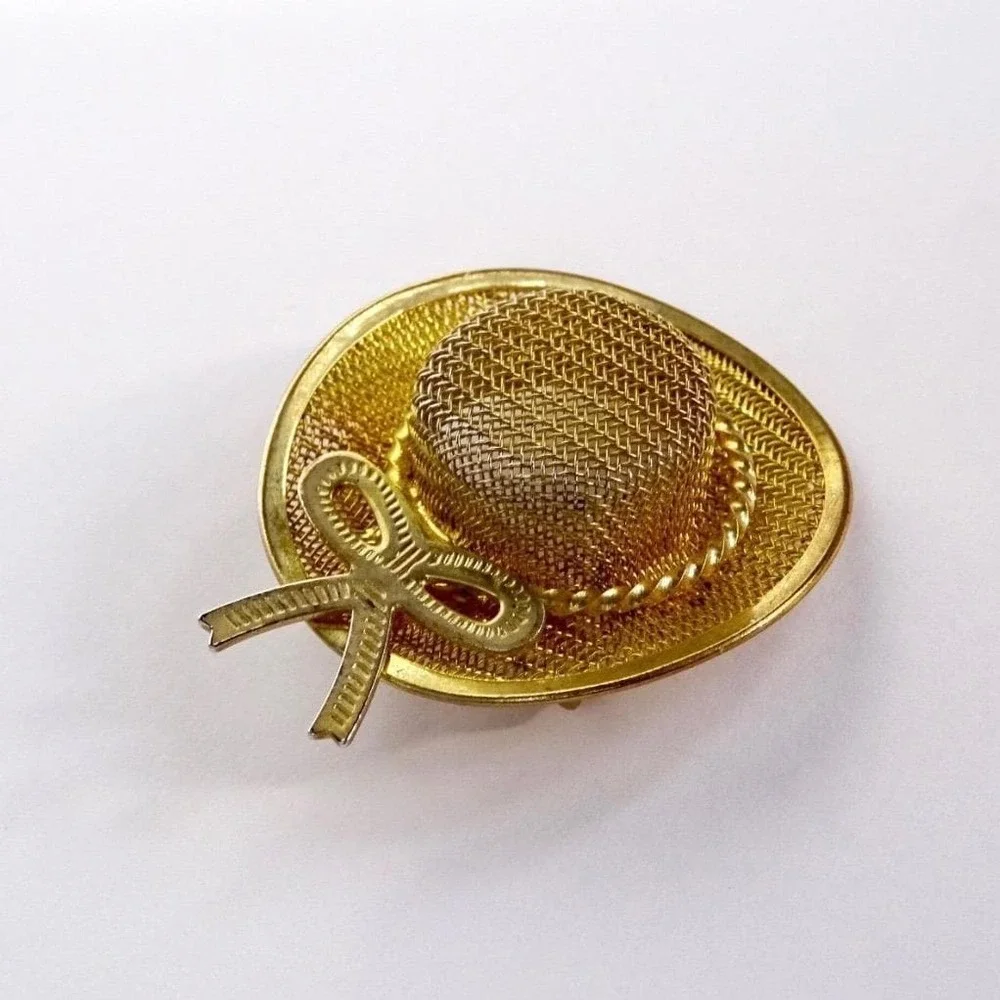 Vintage Gold Tone Mesh Straw Sun Hat Brooch‎ Bow Accent Woven Texture Pin
